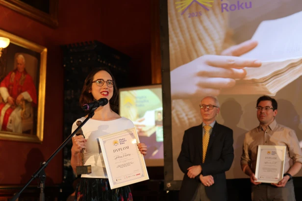 Paulina_Rowinska_Madra_Ksiazka_Roku_Wydawnictwo_RN.JPG